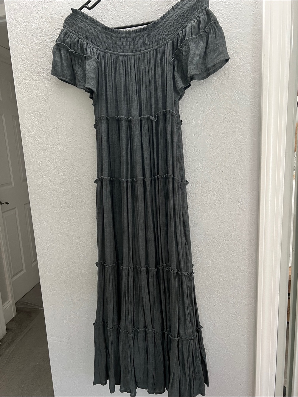 FLAWLESS Off-Shoulder Tiered Maxi Dress in Charcoal Gray sz Medium